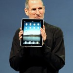 480px-Steve_Jobs_with_the_Apple_iPad_no_logo_(cropped)